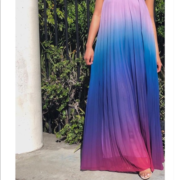 Charlee Gray Dresses & Skirts - Gorgeous ombré dress. Sizes: S, M, L